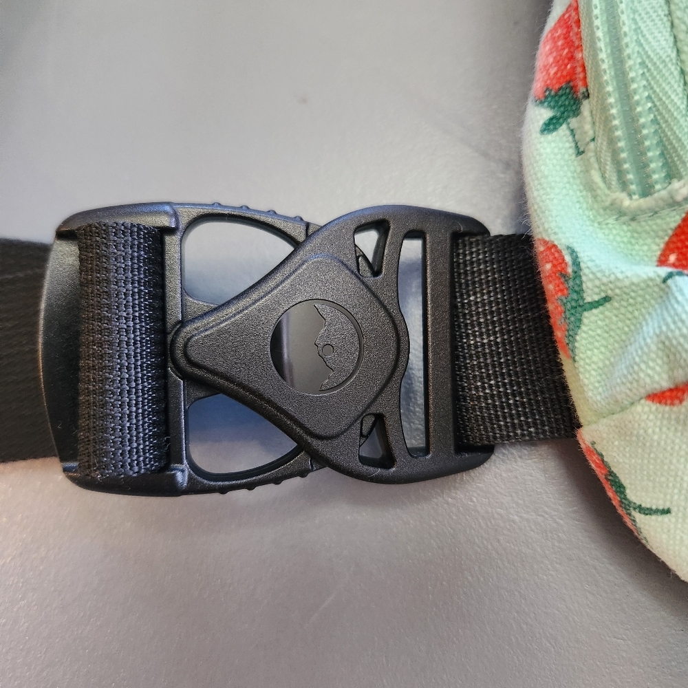 KAVU Switch Slinger Rope Bag ~ Strawberry Patch 🍓🍓🍓 Outdoor Hiking Accessory - Picture 6 of 13